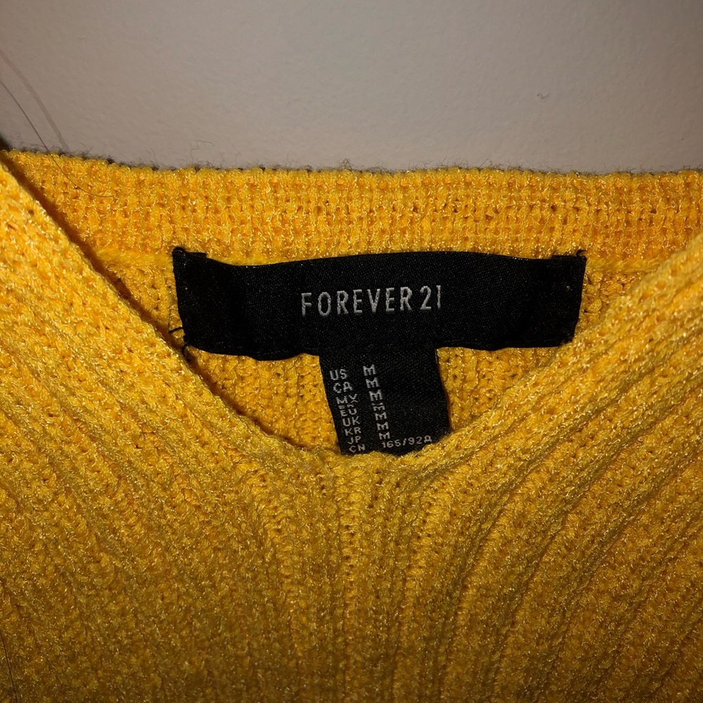 Crop top - Picture 2 of 2